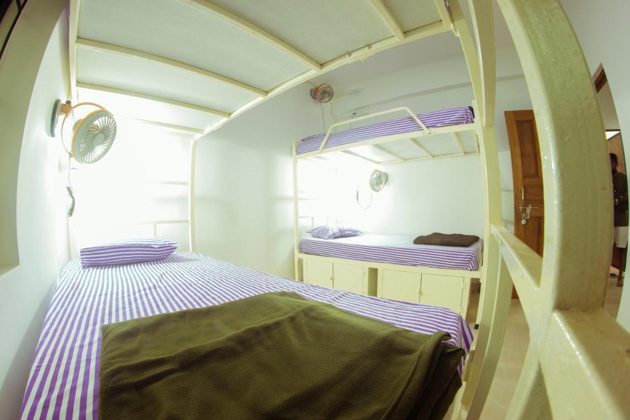 Bonds Hostel Кандолим Екстериор снимка