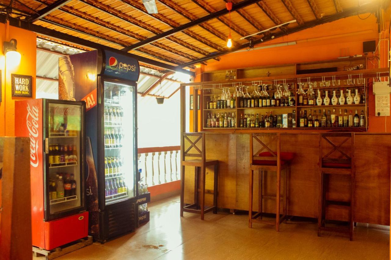 Bonds Hostel Кандолим Екстериор снимка