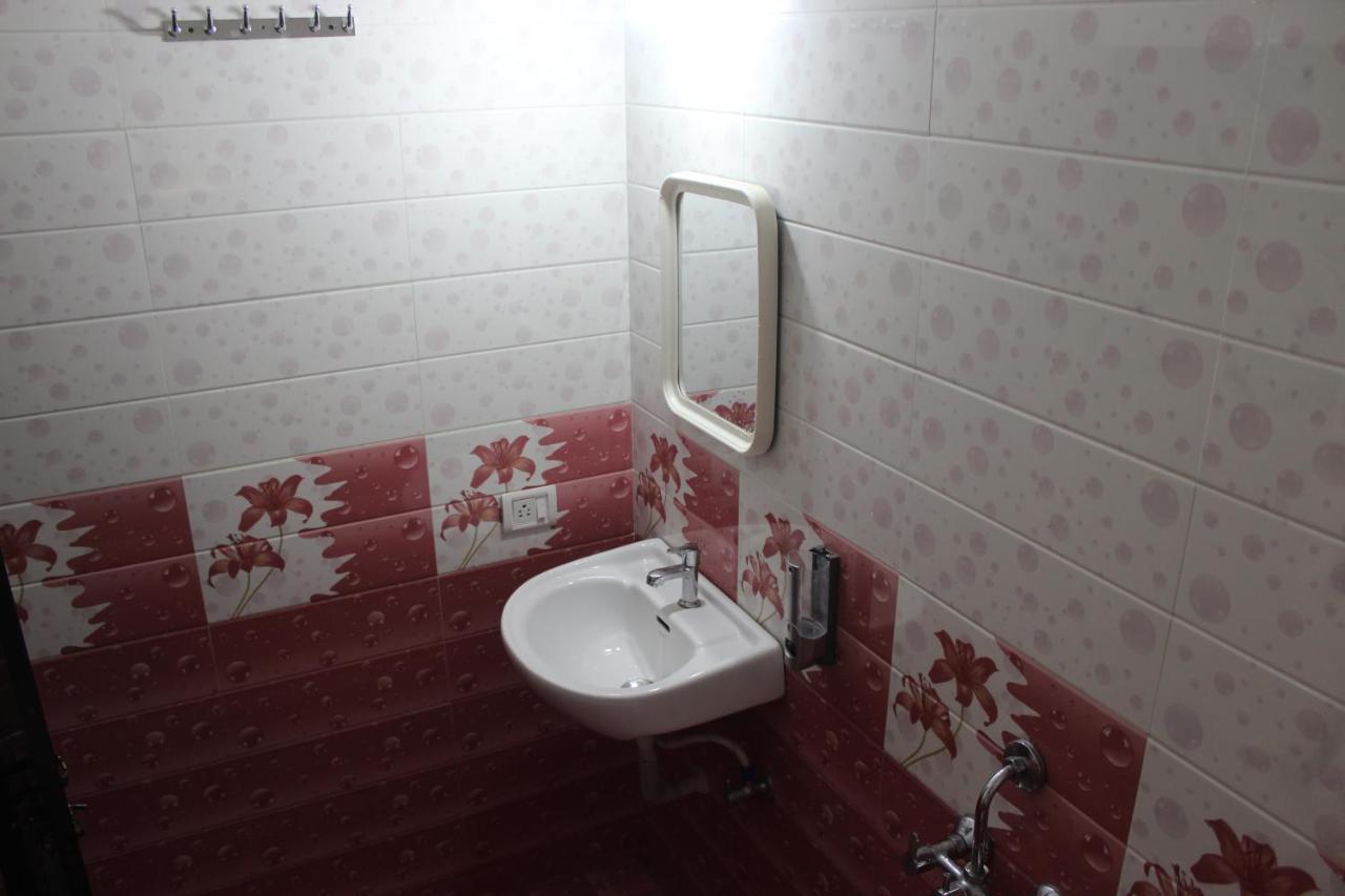 Bonds Hostel Кандолим Екстериор снимка